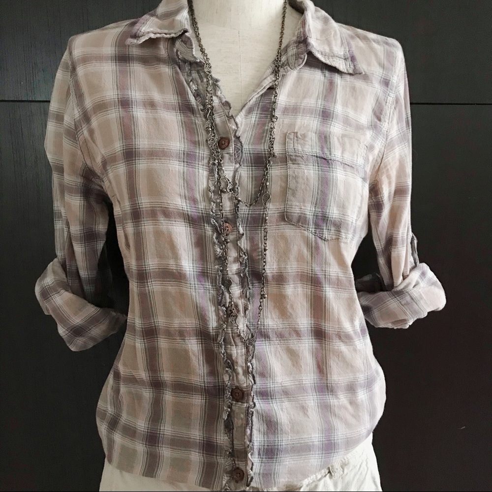 Forever 21 Plaid Button Up 💜🤍